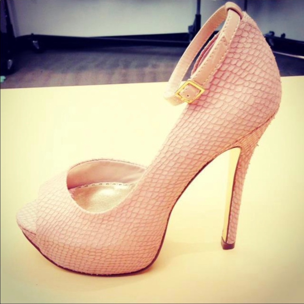 bebe size 10 platform ankle strap pump